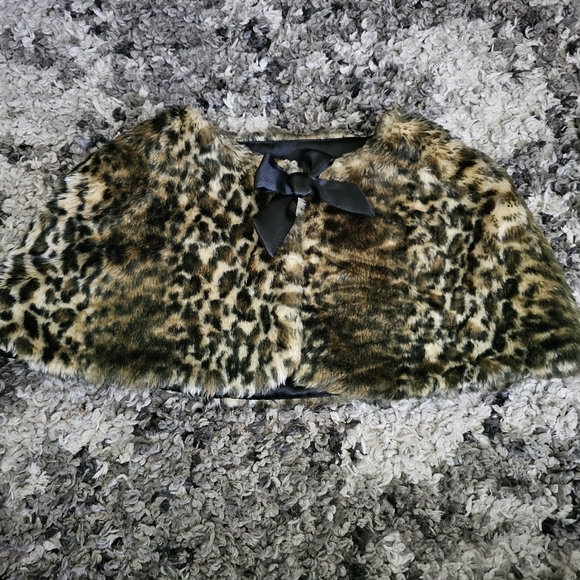 Girls Fancy Faux Fur Shoulder Cover Cape Shawl Fuzzy Crop Coat Size 2-4 Years - Picture 1 of 5